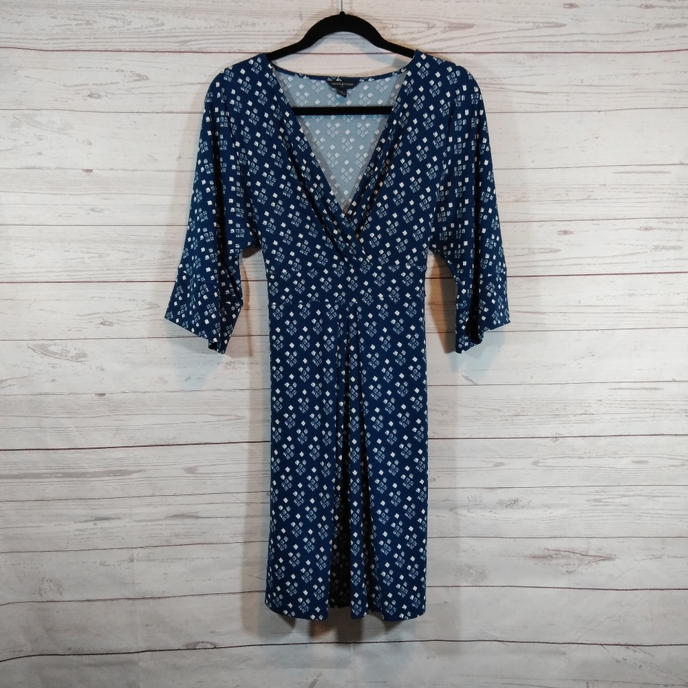 Banana Republic factory tie back V-neck dress